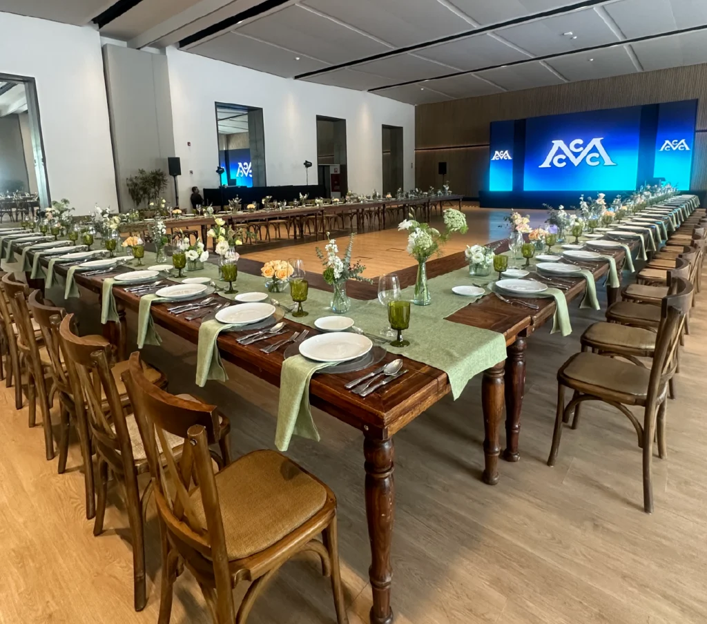 Mesa-decorada-para-evento-corporativo-privado