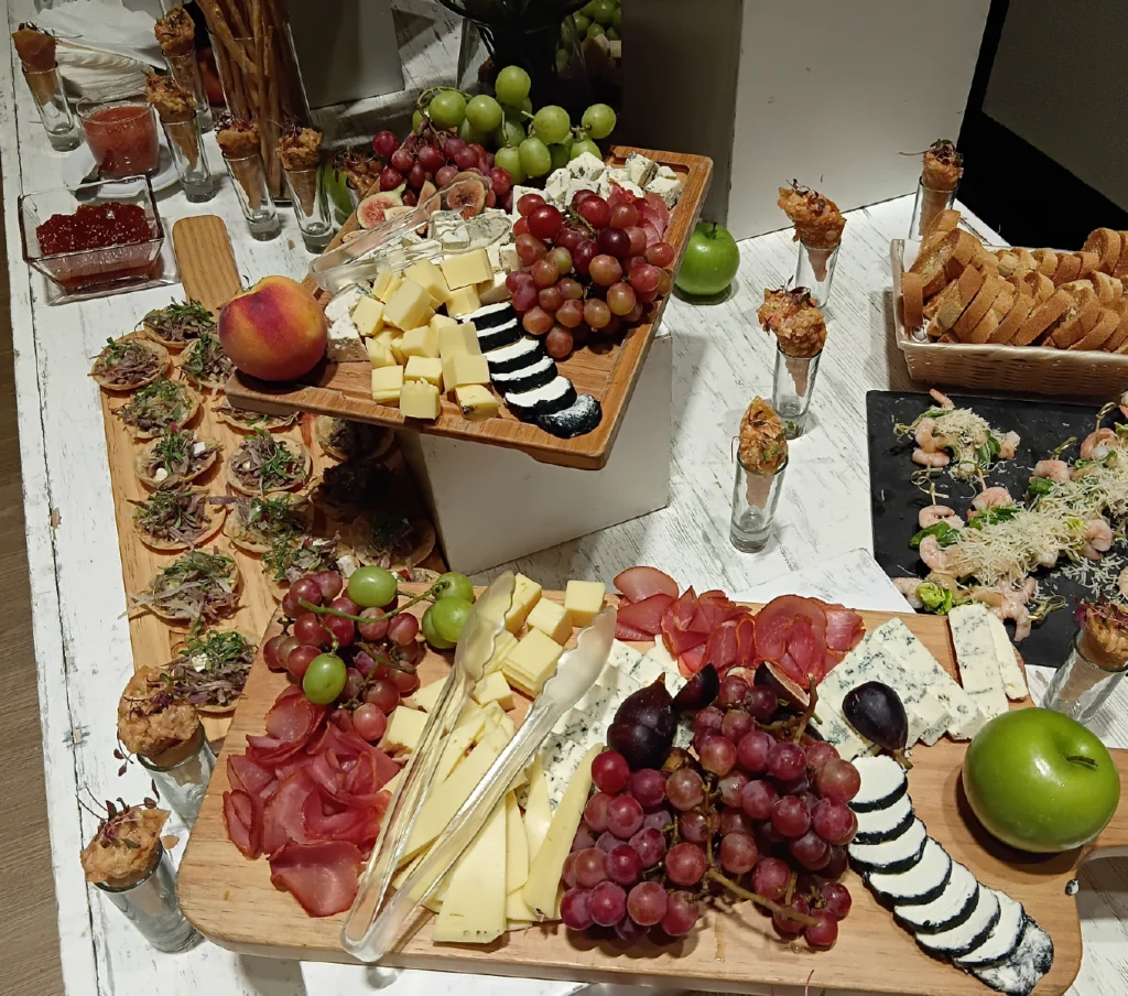 Tablas-de-queso-y-comida-para-evento-privado